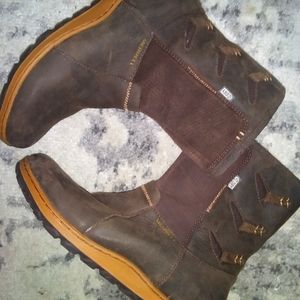 Dry brown Merrell ankle boots. Great for any outdoors activities or cute!